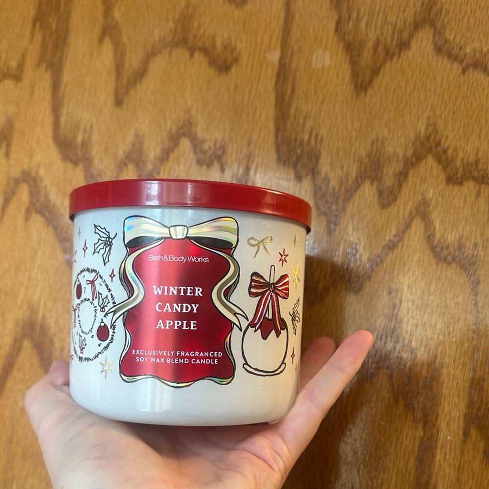 NWT Bath & Body Works Winter Candy Apple 3-Wick Candle - Red & White